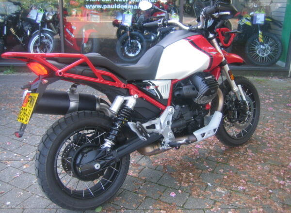 Moto Guzzi V85 rosso bianco